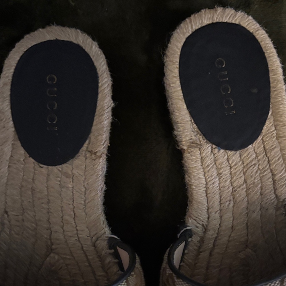 Gucci Beige and Brown Monogram Slide Sandals. Comes with original box & dust bag - Picture 3 of 10